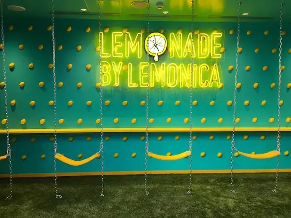 「新名所【渋谷ストリーム】のNo.１インスタ映えスポットはここ！レモネード専門店「レモネード バイ レモニカ」」の画像