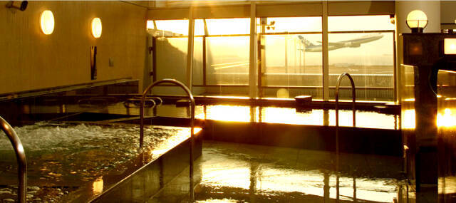 空港で極楽温泉！お風呂から飛行機ビューが楽しめるレア空港はここだ！