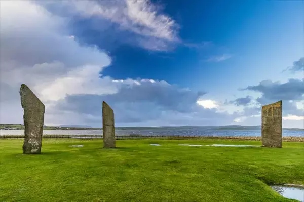 「ストーンヘンジより古い英国のストーンサークル「ストーンズ・オブ・ステネス」」の画像