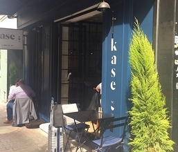 イスタンブール新市街で見つけたおしゃれカフェ【２】青い外観が可愛いKase.no１６