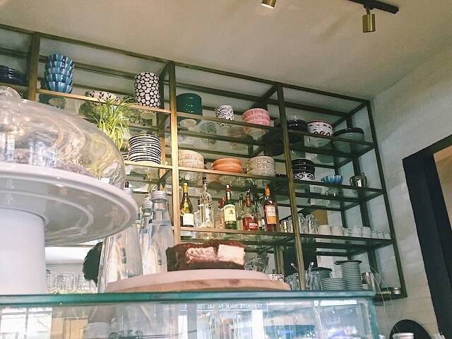 イスタンブール新市街で見つけたおしゃれカフェ【２】青い外観が可愛いKase.no１６