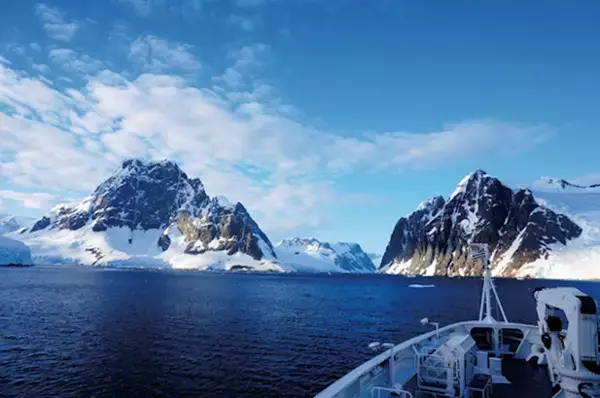 「一度は観たい！究極の自然旅行へ。南極観光ツアーとその見どころ」の画像