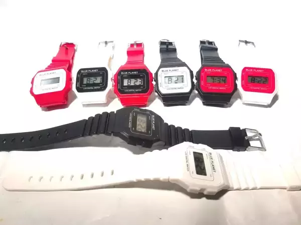 「ダイソー『１００円腕時計』をカスタムしてダサかっこ良くしてみた件」の画像