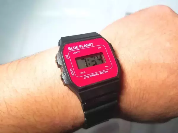 「ダイソー『１００円腕時計』をカスタムしてダサかっこ良くしてみた件」の画像