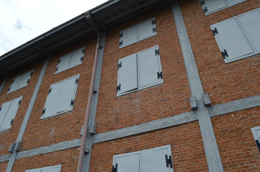 ベルサイユ宮殿にある調度品のシルクはほぼリヨン産！？リヨンシルクの魅力【フランス土産】