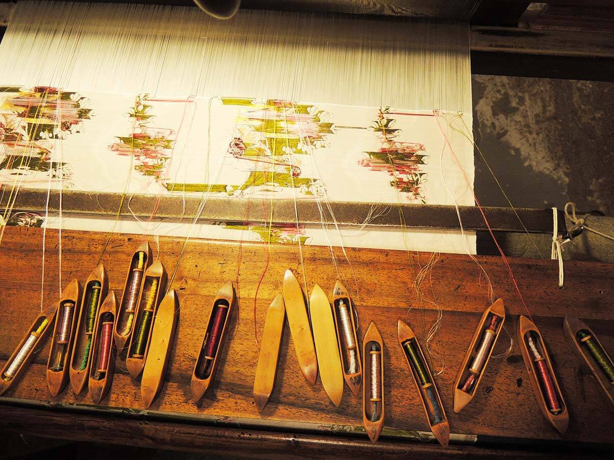 ベルサイユ宮殿にある調度品のシルクはほぼリヨン産！？リヨンシルクの魅力【フランス土産】