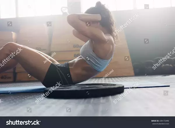 「【ランキング】既婚者が語る、後悔しないため独身時代にやっておくべきこと」の画像