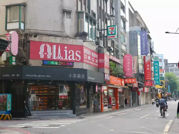 「台湾の可愛いお土産グルメ【３】小茶栽堂のカラフルなマカロンヌガー」の画像