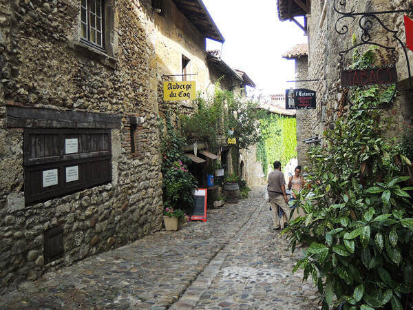 中世にタイムスリップしたかのような街並み 石造りの小さな村 ペルージュ 19年3月8日 エキサイトニュース
