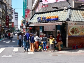 台北の食べ歩きグルメ【３】変わらぬおいしさ！永康街「天津蔥抓餅」のネギ餅