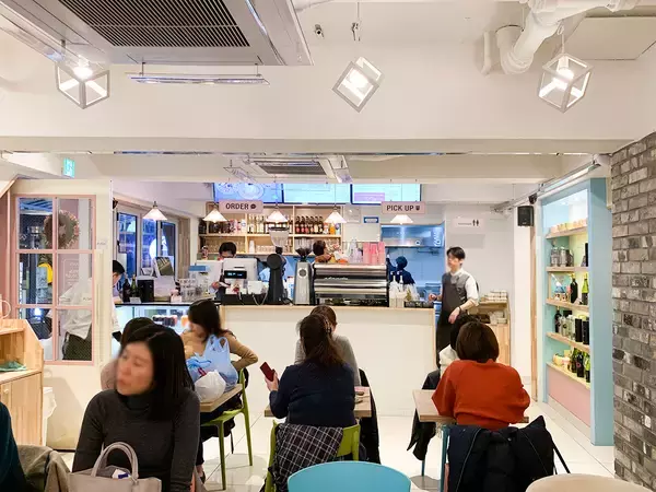 「ジェジュンが経営するおしゃれな新大久保のカフェ「Cafe de KAVE」」の画像