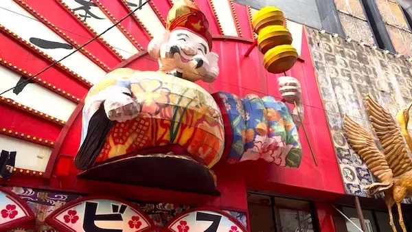 「【ベタな大阪観光】新世界で串かつと通天閣！ド派手な看板も見どころ」の画像