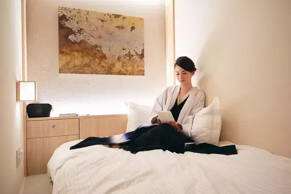 「日本橋に泊まれる茶室「禅×ミニマリズム」の進化型カプセルホテルがオープン」の画像