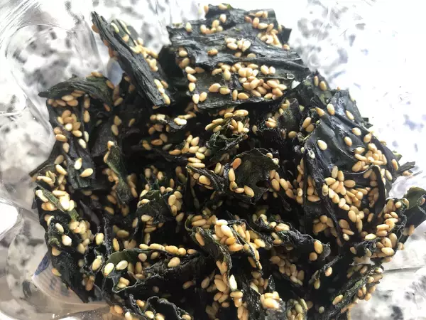 「【成城石井】ポリポリ食べる手が止まらない「おさかなスナック コレクション」」の画像