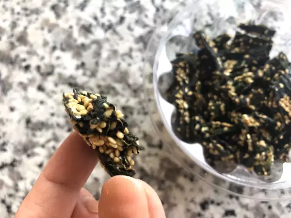 「【成城石井】ポリポリ食べる手が止まらない「おさかなスナック コレクション」」の画像