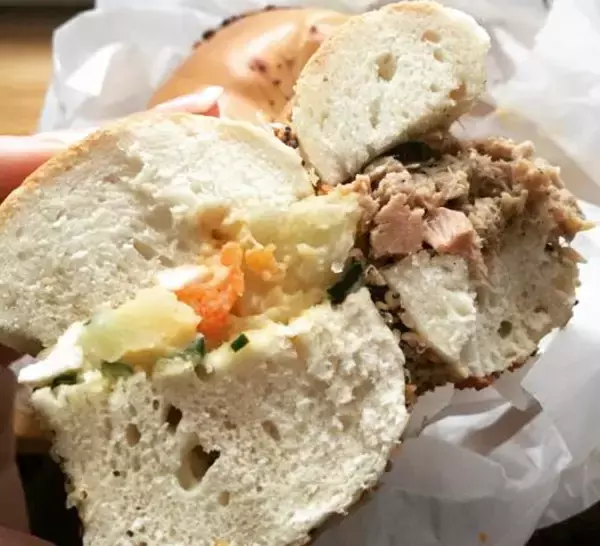 「【白金高輪】何度食べてもやっぱり美味しい！行列店マルイチベーグル」の画像