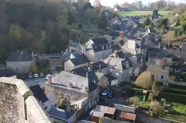 「【フランス】不思議な魅力がある、ブルターニュの廃墟の城「フジェール城」」の画像