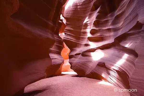 「フォトツアー参加で本格的な写真を撮ってみた【アンテロープキャニオン】／現地特派員レポート」の画像