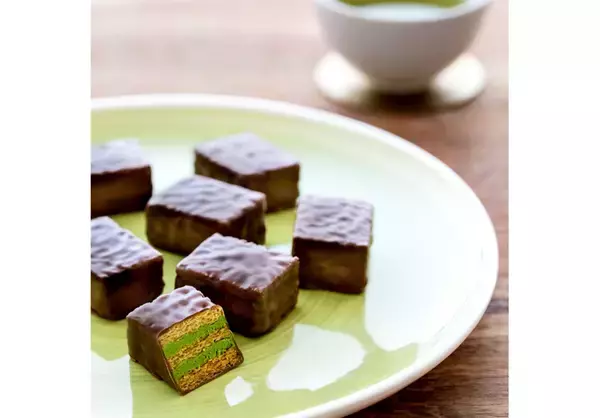 「宇治抹茶とチーズの2層仕立てのチーズケーキ「フォルマッ茶」」の画像