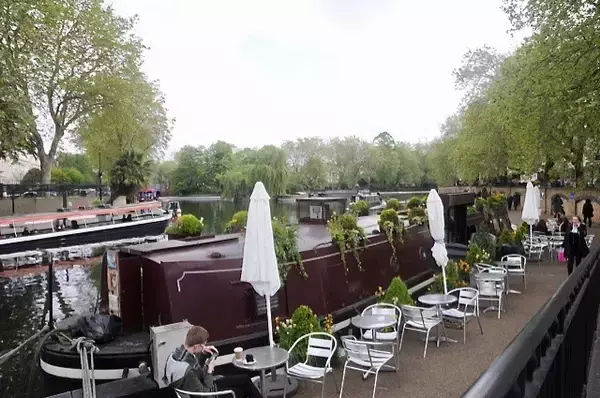 「ロンドンでゆったりとしたひとときを。リトルベニスからカムデン・ロックまで遊覧船の旅」の画像