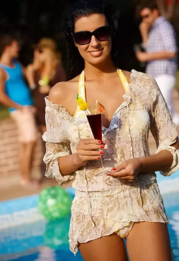 「旅コーデはお洒落＆快適に！おすすめの服装【３】ビーチリゾート編」の画像