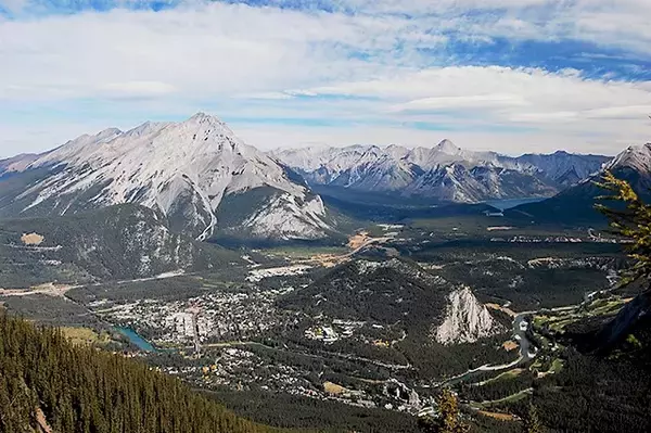 「ナショジオの「天空レストラン７選」で紹介された、バンフのスカイ・ビストロ」の画像