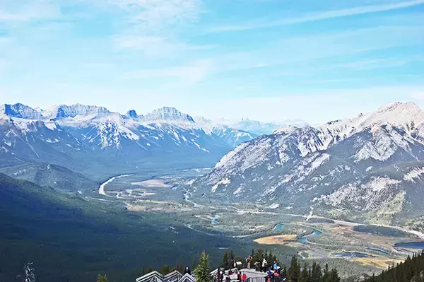 「ナショジオの「天空レストラン７選」で紹介された、バンフのスカイ・ビストロ」の画像