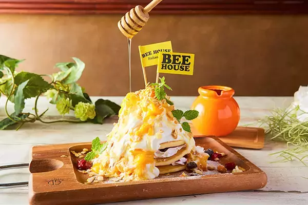 「１週間のみの特別価格、８８円！「たっぷりマンゴーのアイスパンケーキ」」の画像