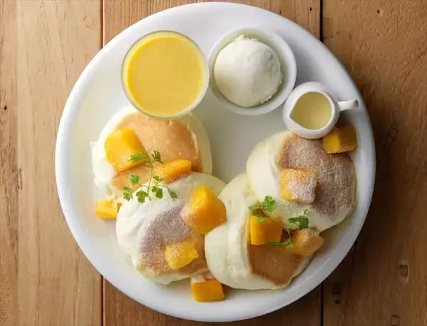 「１ヶ月限定の夏の味。マンゴーとミルクのマリアージュを楽しむパンケーキ」の画像