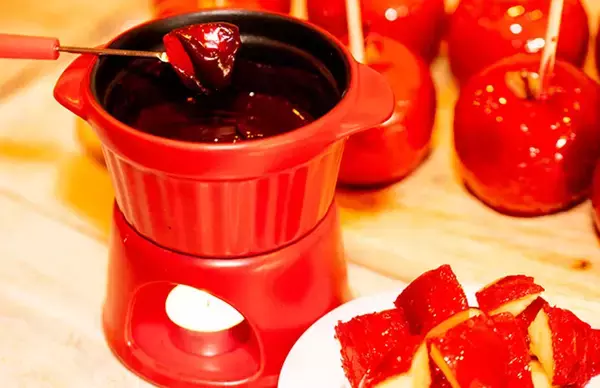 「イタリアンシェフ監修！パリッパリのりんご飴専門店が日曜限定でオープン」の画像