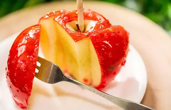 「イタリアンシェフ監修！パリッパリのりんご飴専門店が日曜限定でオープン」の画像