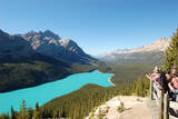 「カナディアン・ロッキーで訪れたい「美しすぎる氷河湖」７選」の画像1