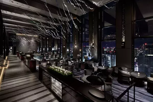 「りんご飴やチョコバナナにお酒をプラス。品プリの“おとなの夏祭りパフェ”」の画像