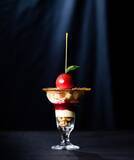 「りんご飴やチョコバナナにお酒をプラス。品プリの“おとなの夏祭りパフェ”」の画像2