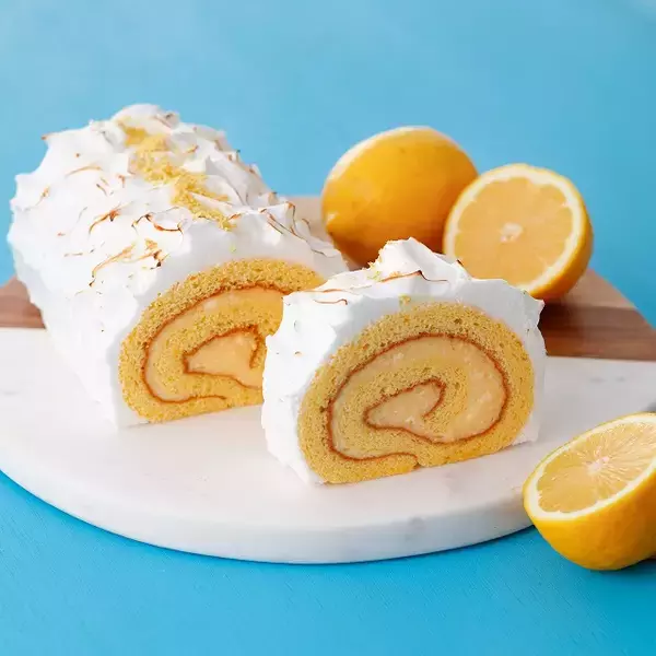 「パティスリーキハチの夏のスイーツ！旬の桃たっぷりのベリーヌにロールケーキ」の画像