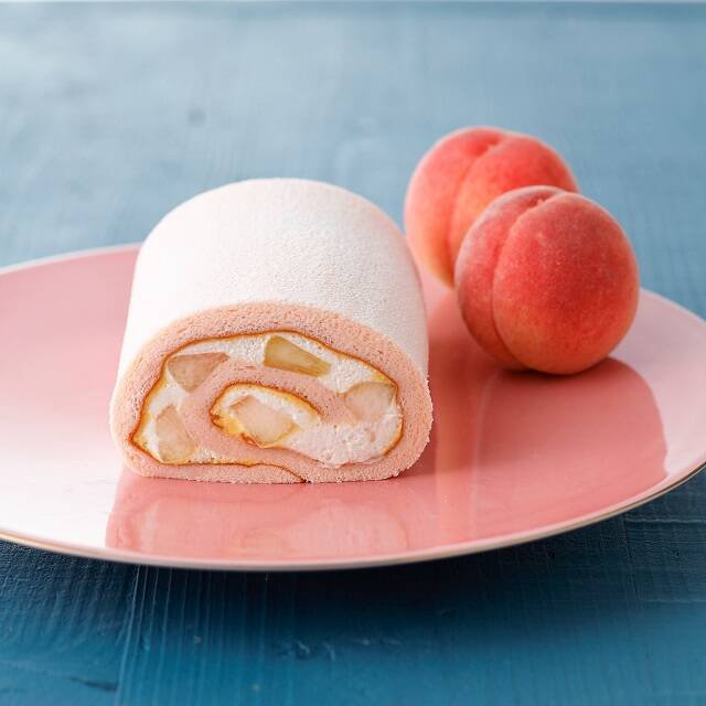 パティスリーキハチの夏のスイーツ！旬の桃たっぷりのベリーヌにロールケーキ