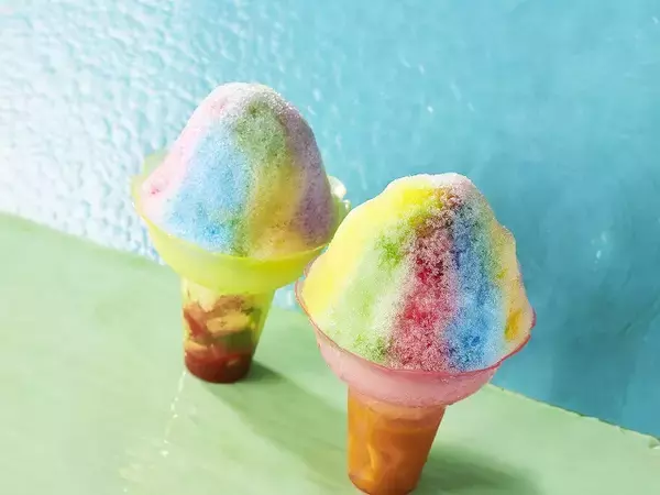 「虹色シロップとフルーツのかき氷！ハワイで人気のレインボーシェイブアイス」の画像