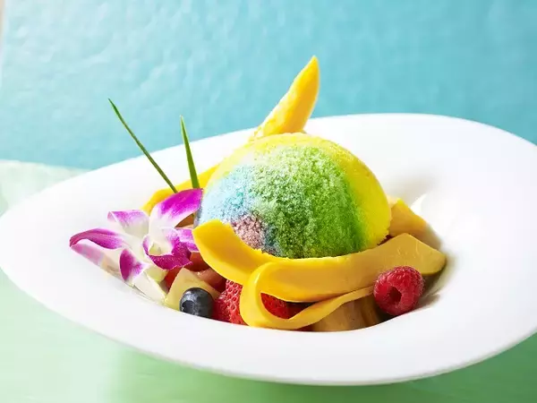 「虹色シロップとフルーツのかき氷！ハワイで人気のレインボーシェイブアイス」の画像