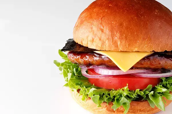 「健康的に美味しく食べる！ホテルニューオータニの「大豆ミートバーガー」」の画像