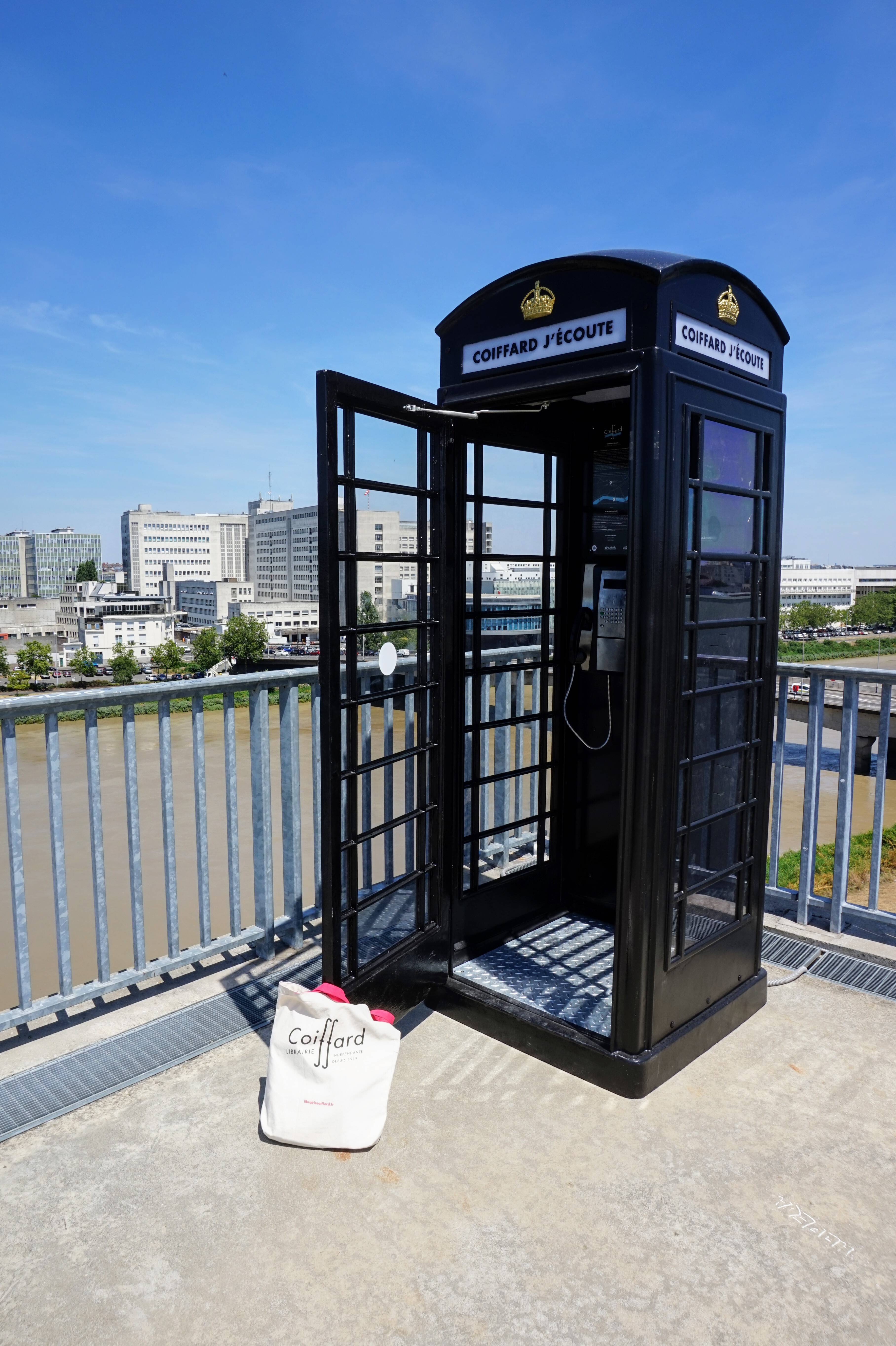 フランスにある「無料で文学作品を聴ける電話ボックス」って、何!?