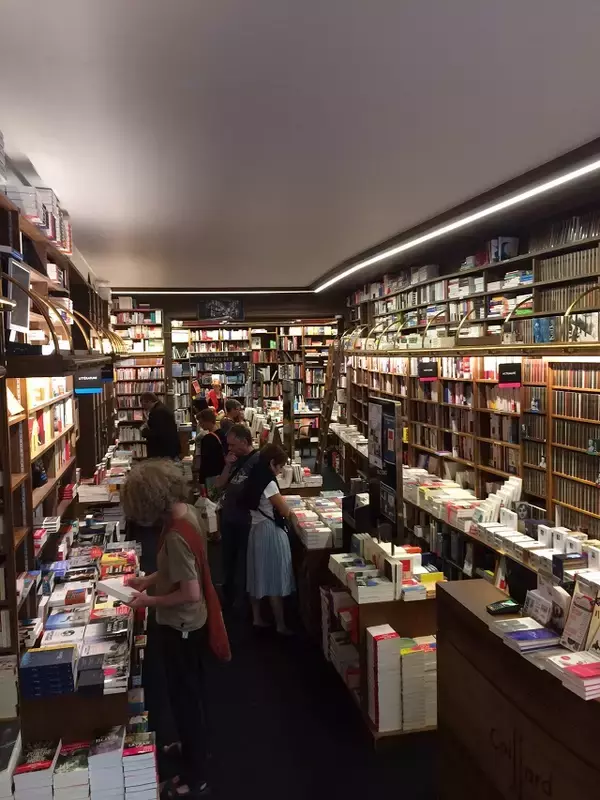 「フランスにある「無料で文学作品を聴ける電話ボックス」って、何!?」の画像