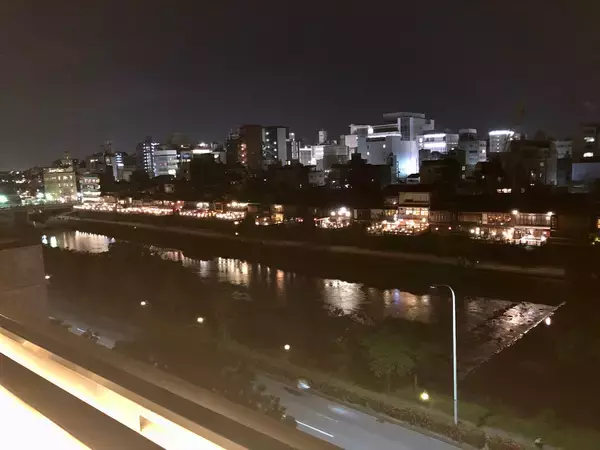 「これぞ大人の秘密基地！鴨川を一望できるルーフトップバー「サワーガーデン」を現地ルポ【京都】」の画像