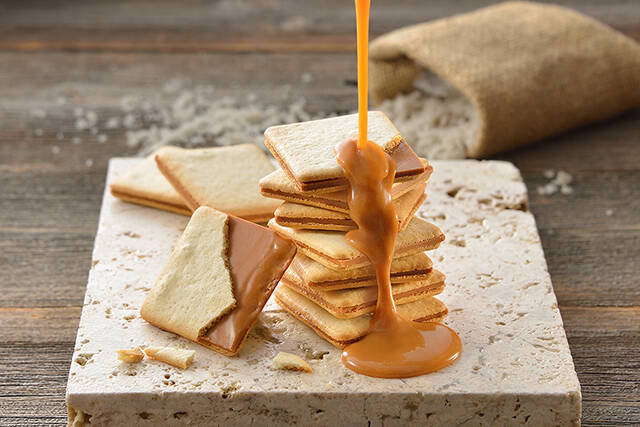 神戸発！マカロン風ビスケット生地を使った新感覚エクレア