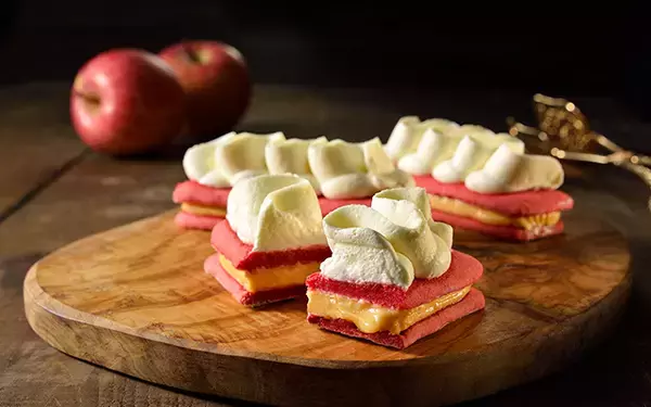 「神戸発！マカロン風ビスケット生地を使った新感覚エクレア」の画像