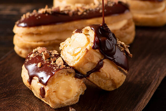 神戸発！マカロン風ビスケット生地を使った新感覚エクレア