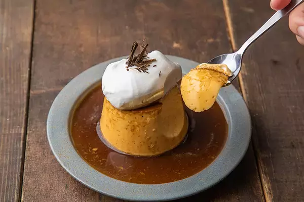 「話題のチーズクリームを使ったプリンとほうじ茶ラテが登場」の画像