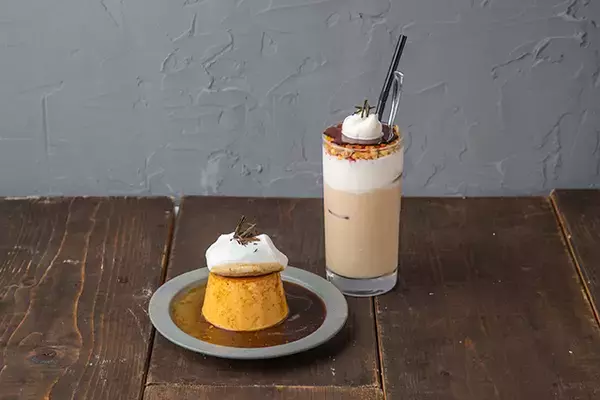 「話題のチーズクリームを使ったプリンとほうじ茶ラテが登場」の画像