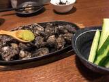 「炭火で豪快に焼いたコリコリで美味しい宮崎地鶏が食べられる「ぐんけい隠蔵」」の画像1