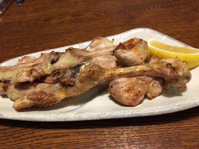 炭火で豪快に焼いたコリコリで美味しい宮崎地鶏が食べられる「ぐんけい隠蔵」