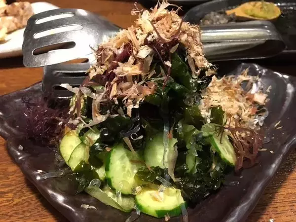 「炭火で豪快に焼いたコリコリで美味しい宮崎地鶏が食べられる「ぐんけい隠蔵」」の画像